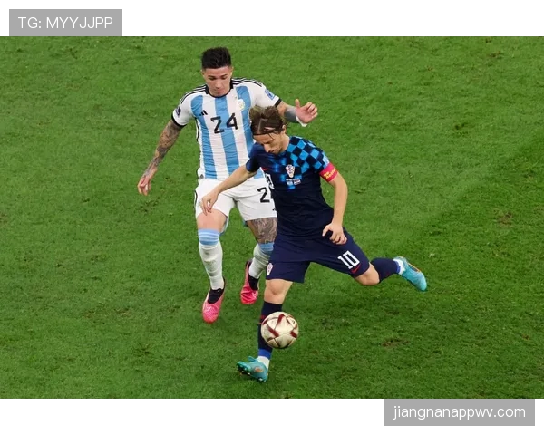 恩佐与巴雷拉中场活动范围对比：差异如何体现