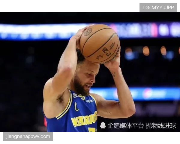 库里利用挡拆拉开空间提升三分效率 打破对位防守束缚