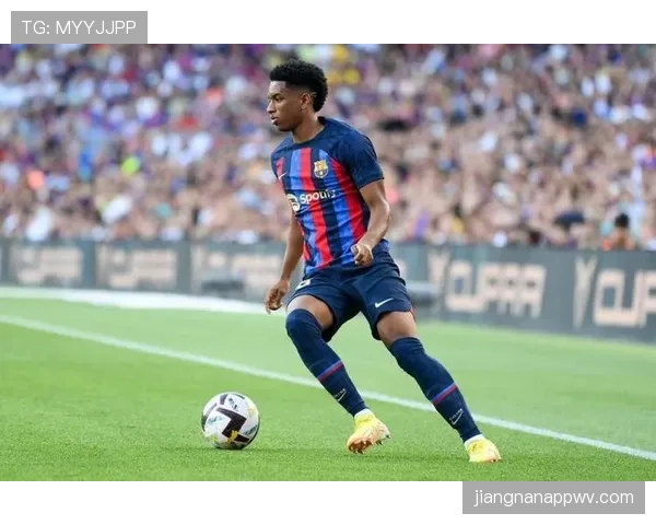 巴尔德与阿尔巴本赛季边路表现对比：新星回暖 vs 老将稳定