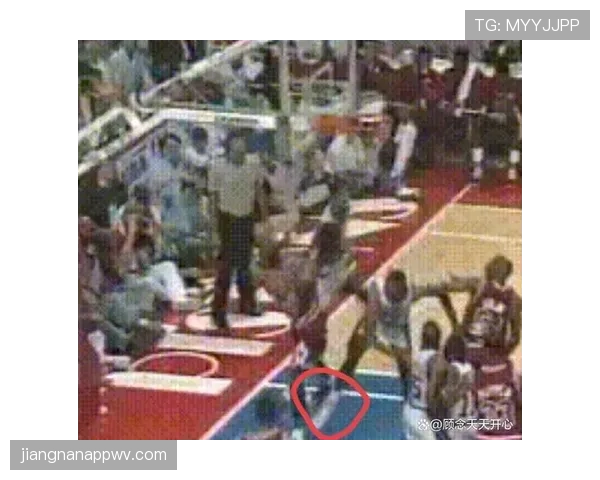 背后犯规为何常被误判？裁判如何界定危险动作