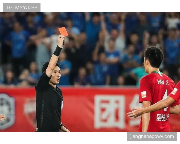教练红牌判罚背后，裁判权力和规则界限如何划分