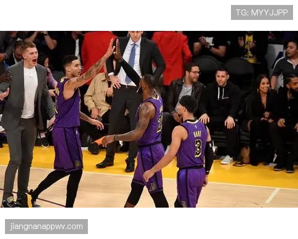 库兹马无球跑动拉开空档 比上季三分效率提升