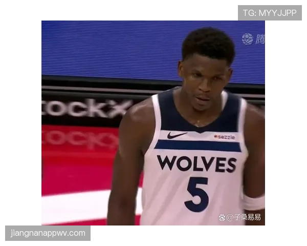 爱德华兹无球跑动制造错位，拉开森林狼外线空间